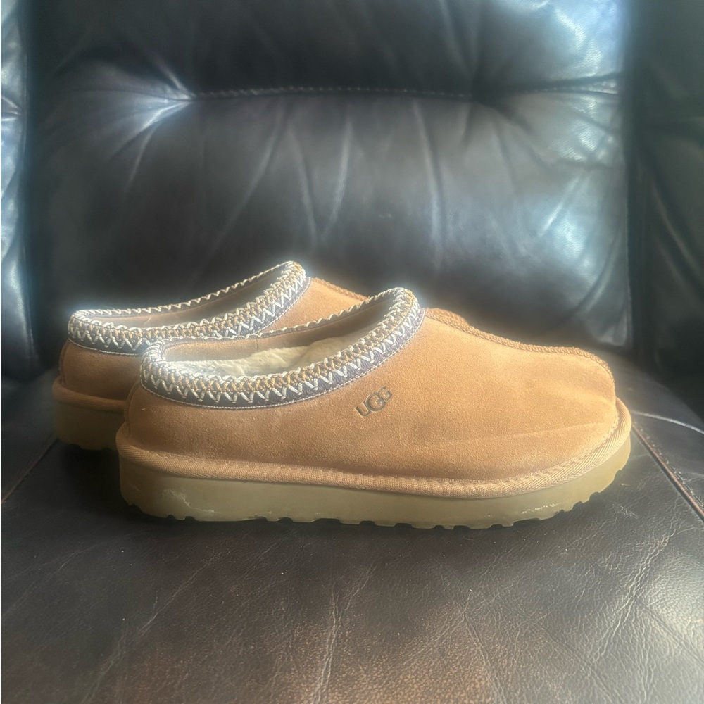 UGGS Tasman 8